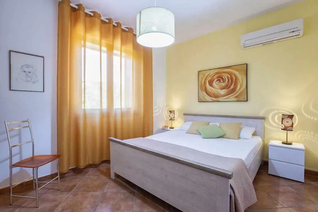 Alghero Villa Mistral Per 7 Persone Terrazza Bbq Ac Wifi 0*,  Италия